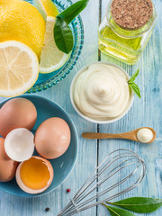 Natural mayonnaise ingredients and the sauce itself.