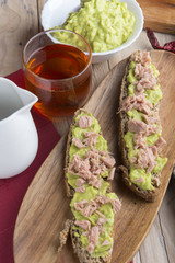 Breackfast healthy (bread of rye with guacamole and tea rooibos)