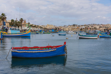Fototapeta na wymiar Marsaxlokk, malerisches Fischerdorf auf Malta
