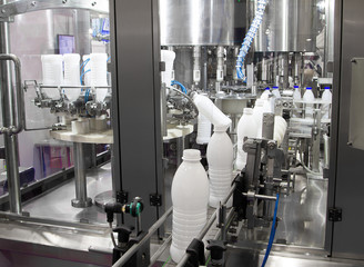 Machine for bottling milk