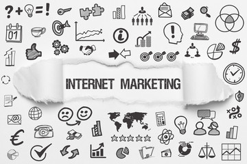 Internet Marketing / weißes Papier mit Symbole