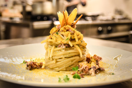 Spaghetti con Calamaretti spillo e Bottarga