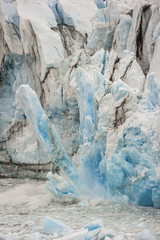 Imponente blocco di ghiaccio che si stacca dal Perito Moreno, Argentina