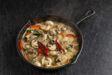 牡蠣のアヒージョ grill Spanish food of the oyster (ajillo)