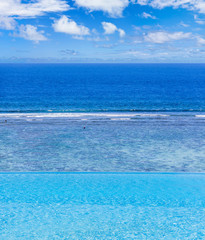 piscine à débordement avec vue sur lagon 