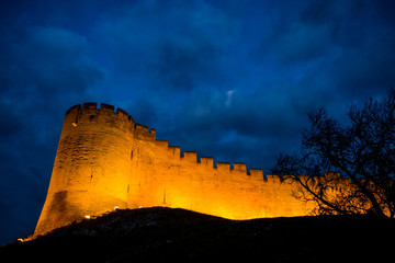 Le Fort Saint-André de Villeneuve-lès-Avignon de nuit