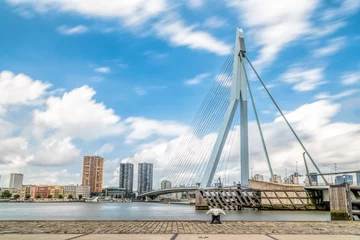Crédence de cuisine en verre imprimé Pont Érasme Pont Erasmus et paysage urbain de Rotterdam