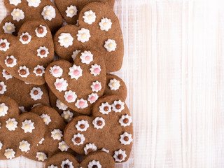 Obraz na płótnie Canvas Heart shaped cookies on white wooden background