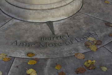 Detail of John Donne statue. London.