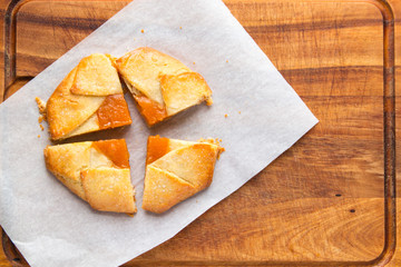 Small tart pie with persimmon and peach jam, french galette.