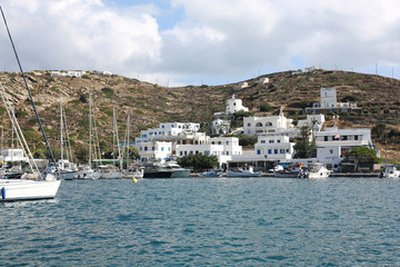 Fototapeta na wymiar Harbour on Ios Island, Greece