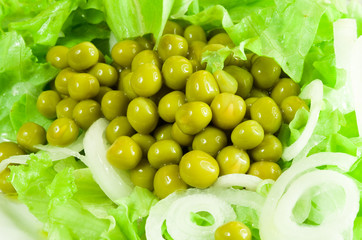 Green salad with canned green peas, lettuce and onion