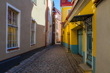 Fototapeta na wymiar Narrow street in the old town