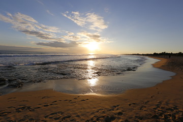 Sonnenuntergang am Meer mit traumhaftem Himmel