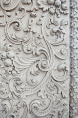 Fototapeta na wymiar Luxury white wall design with mouldings