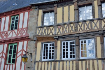 Fototapeta na wymiar Très belles façades typiques de Tréguier en Bretagne