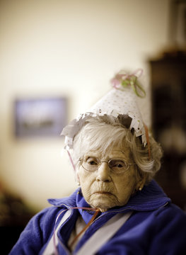 Senior woman wearing hat