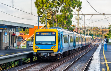 Obraz premium Melbourne Metro Train na stacji Victoria Park, Australia