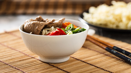 Ramen mit Gemüse und Soja-Fleisch - Ramen with veggies and soy