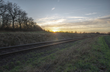 Sonnenuntergang mit Eisenbahn