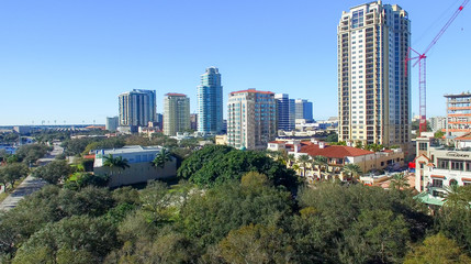 Obraz premium ST PETERBURG, FL - FEBRUARY 2016: Aerial city view. St Petersbur