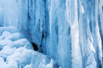 picture of icicles from a waterfall