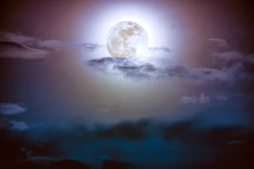 Cercles muraux Pleine Lune arbre Ciel nocturne avec nuages et pleine lune brillante avec brillant.