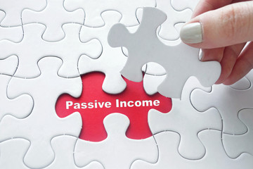 Fototapeta premium Passive Income on jigsaw puzzle