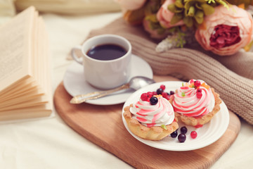 Obraz na płótnie Canvas breakfast with coffe and tasty cakes in bed