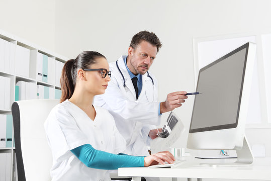 Doctor and nurse use the computer, concept of medical consulting