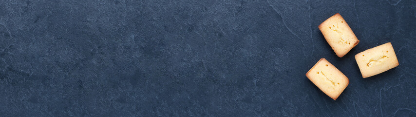 Mignardises sur ardoise, carte, menu, pâtisserie 