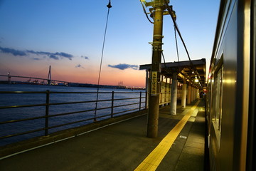 Obraz premium 海芝浦駅