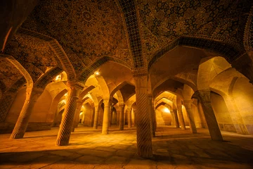 Fototapeten Vakil Mosque, Shabestan, Prayer Hall, Shiraz. Originally built between 1751 and 1773, restored in 19th century during Qajar period. Vakil means regent, title of Karim Khan, founder of Zand Dynasty. © naytoong