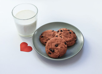 Утренний завтрак любимой женщине, Овсяное печенье и стакан молока