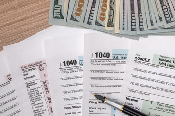 2017 tax form 1040 with dollar