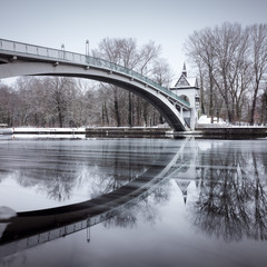 Abteibrücke zur Insel der Jugend im Treptower Park Berlin im Winter