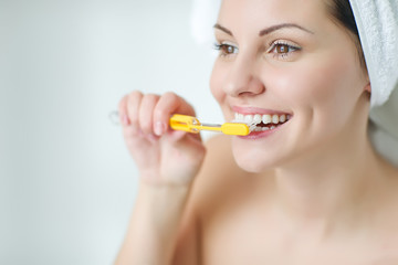 Woman brushing her teeth 