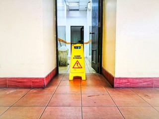 The label for the cleaning inprocess at the door of toilet.