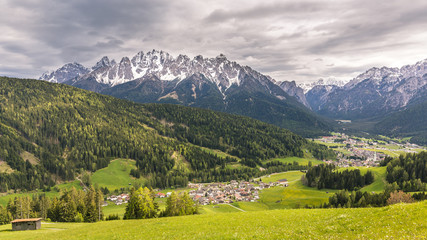 Blick auf Toblach, Sextener Dolomiten, Italien