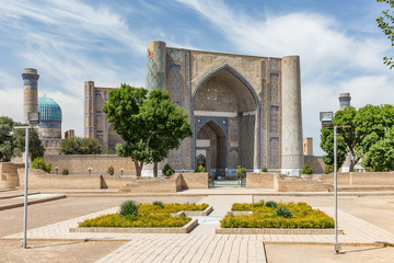 Fototapeta na wymiar Bibi-Khanym Mosque in Samarkand, Uzbekistan