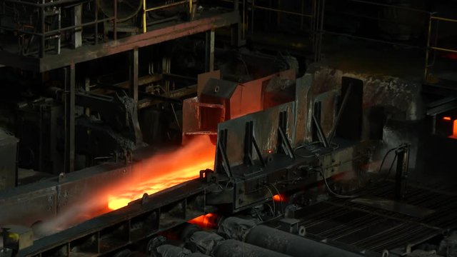 Conveyor line of a metal rolling mill