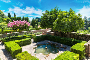 Gardens and fountains in Alhambra palace - obrazy, fototapety, plakaty