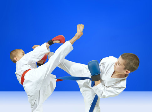 With red and blue belt the sportsmen are beating kick leg