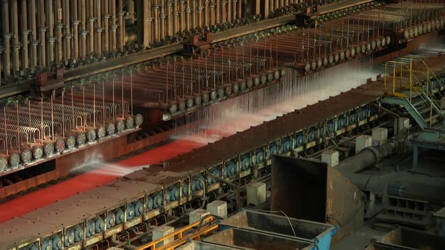 Conveyor line of a metal rolling mill