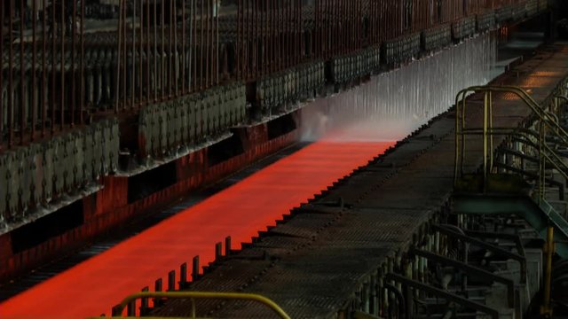 Conveyor line of a metal rolling mill