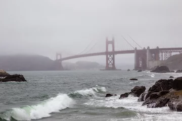 Crédence de cuisine en verre imprimé Plage de Baker, San Francisco Vue depuis Baker Beach du Golden Gate Bridge dans le brouillard à San Francisco, Californie, USA.