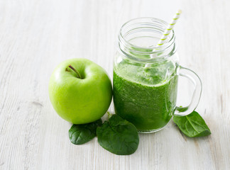 healthy green spinach smoothie