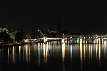 Obraz premium Frankfurt am main Deutschland Germany Brücke Wasser reflektier nacht night lights lichter bridge ffm 