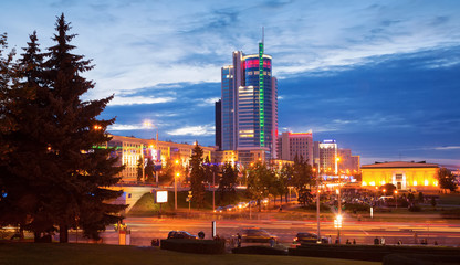 Fototapeta na wymiar Praspiekt Pieramozcau, Minsk