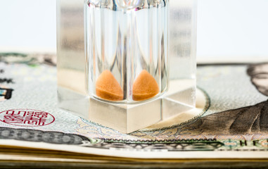 砂時計と一万円札